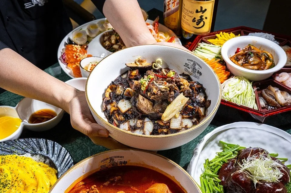 강남구 중식당 삼신 가로수길점 대표