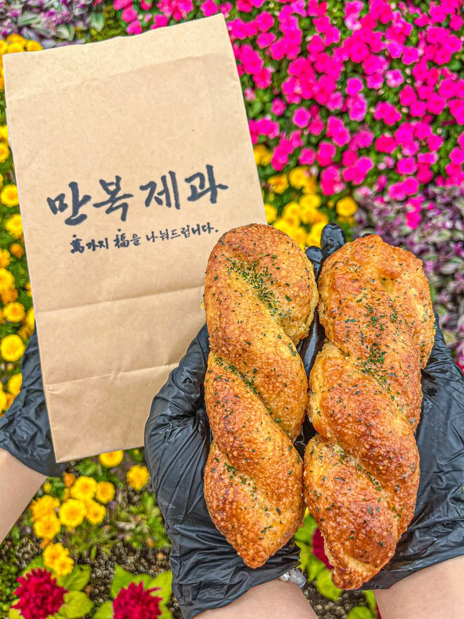 여수시 카페 만복제과 메뉴 - 마늘꽈배기 4개 10,000원