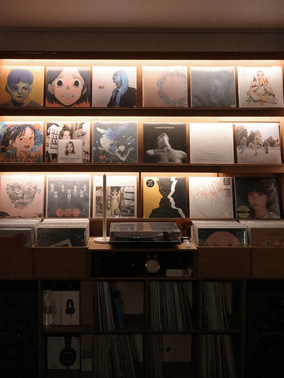 경주시 카페 바이닐로프트 LP 감상대
