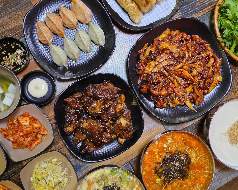 담양군 칼국수 명호공주얼큰이칼국수,쭈꾸미 메뉴와 상차림 모습