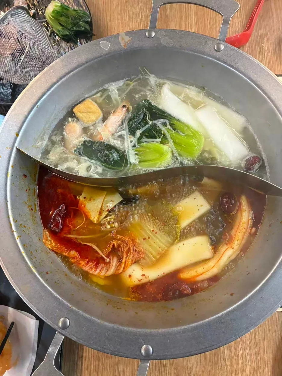 여수시 양꼬치 매장에서 즐기는 훠궈 샤브샤브