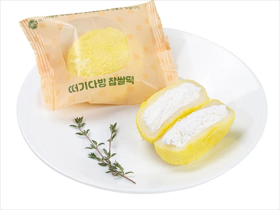 떠기다방의 대표 메뉴인 부드러운 생크림 찹쌀떡 단면